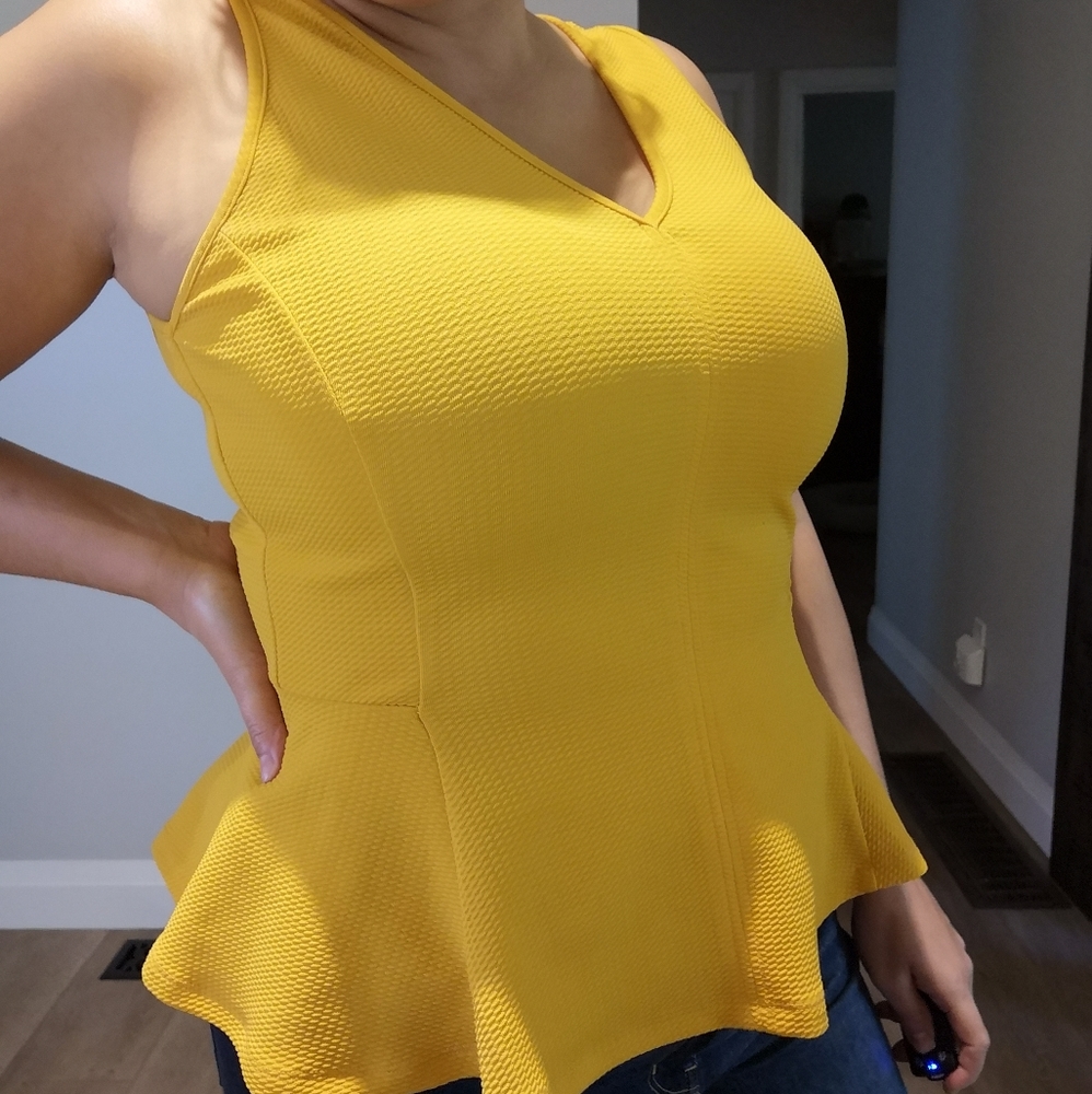 3/$25⭐Mustard yellow modest peplum top